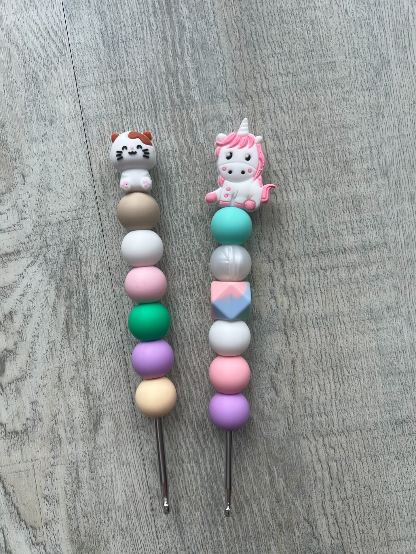 Ergonomic Crochet Hook with Silicone Beads Handmade